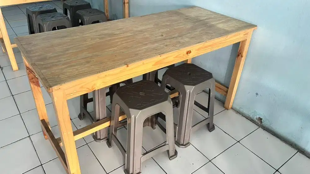 Meja Makan Bahan Kayu