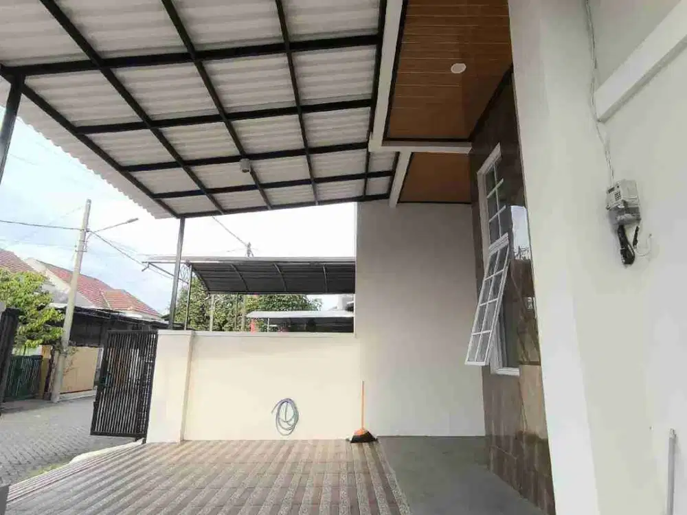 Dijual Rumah Baru 2.5 Lantai Ketintang Regency Surabaya