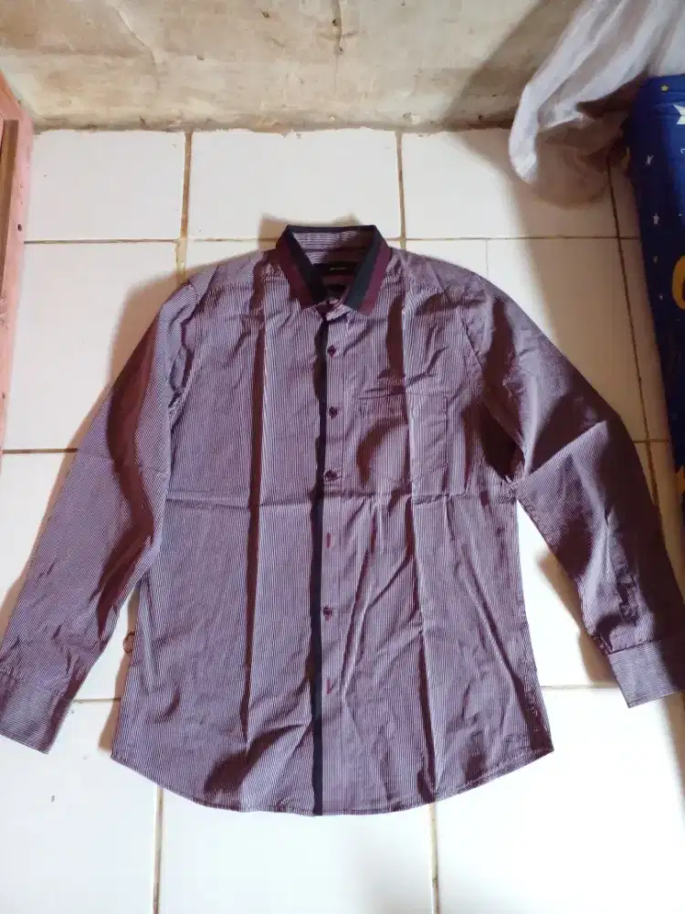 Di jual Kemeja bagus dan mewah ukuran sedang