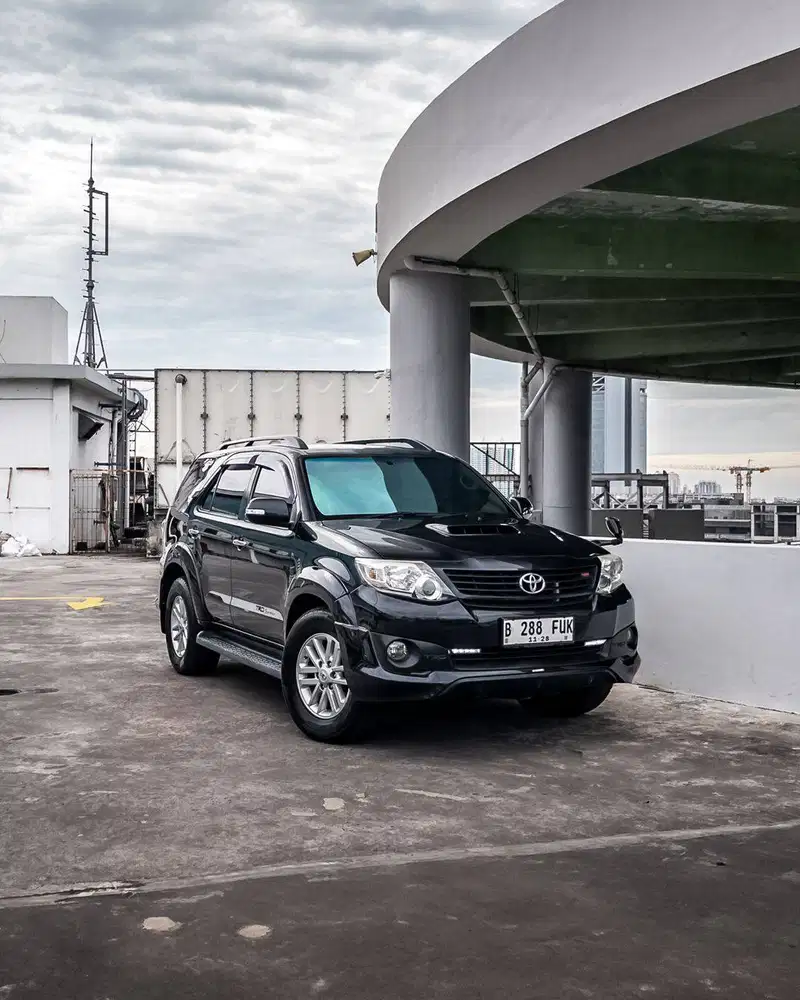 TOYOTA FORTUNER VNT TRD AT 2013