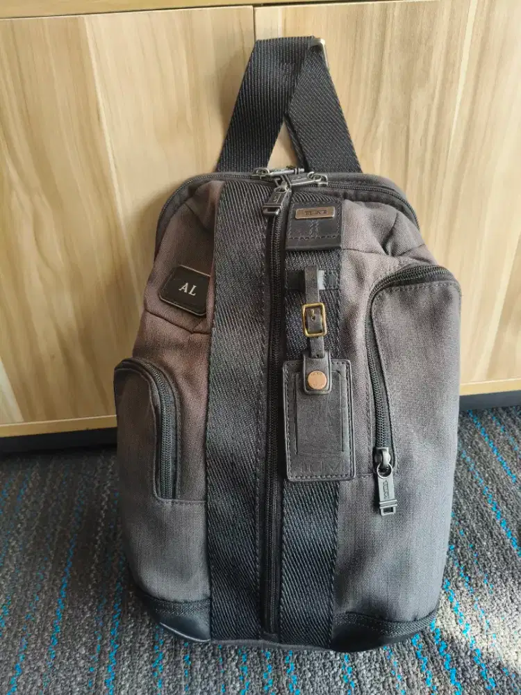 Tumi higgins original asli