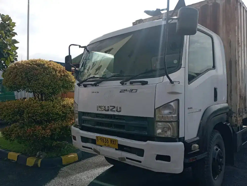 ISUZU GIGI FVR 34 S ENGKEL 6 BAN LONG THN 2013