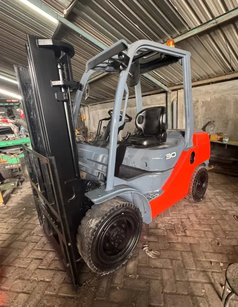 Toyota 3 Ton Mast Trilift Kondisi Normal