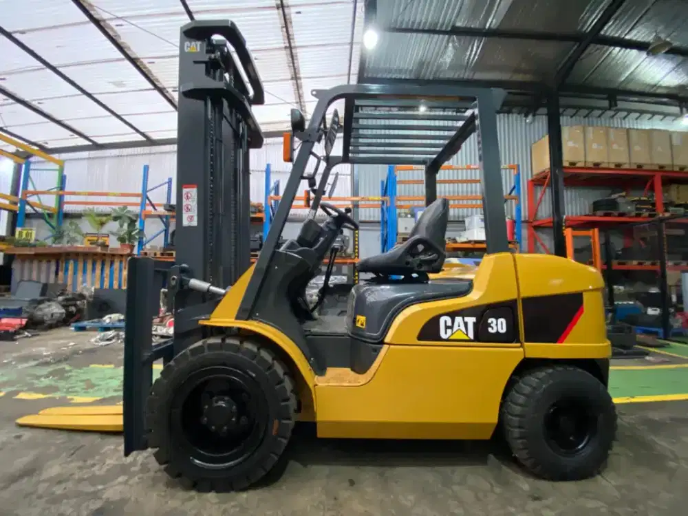 Forklift Caterpillar 3 Ton,Manual,Tiang 4 Meter,Mesin S4S,Tahun 2019
