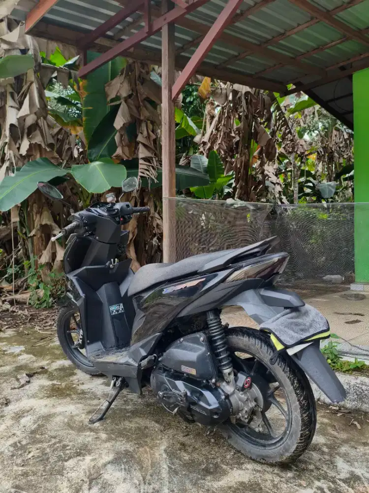 Honda beat tahun 2023 hitam
