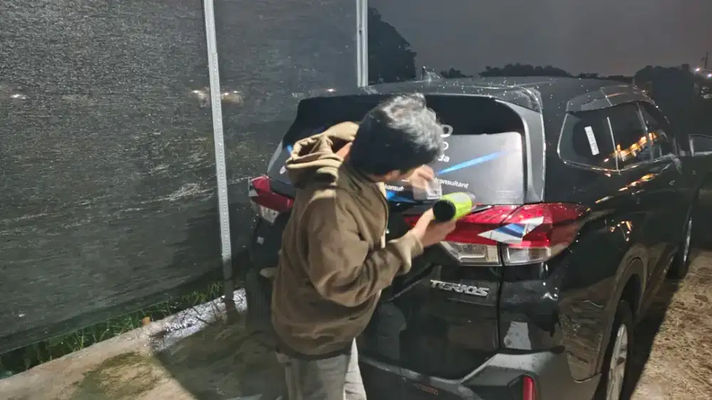 STICKER ONEWAY PRINTING STIKER BRANDING KACA BELAKANG MOBIL PROMOSI