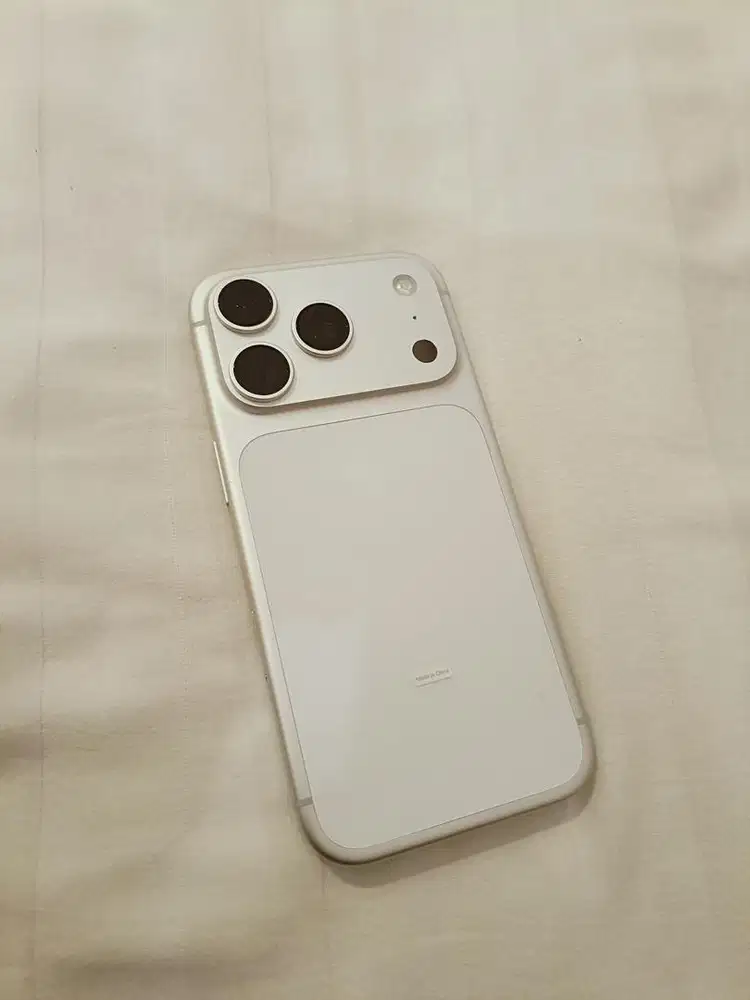 Iphone 17 pro Silver