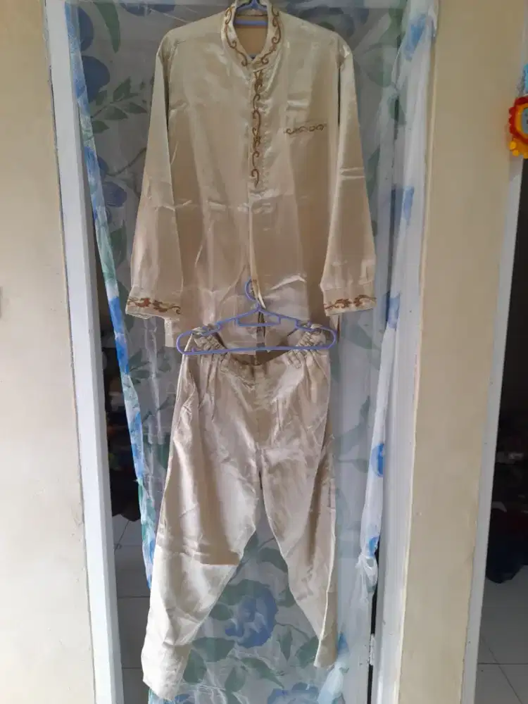 Baju melayu seragam sepasang