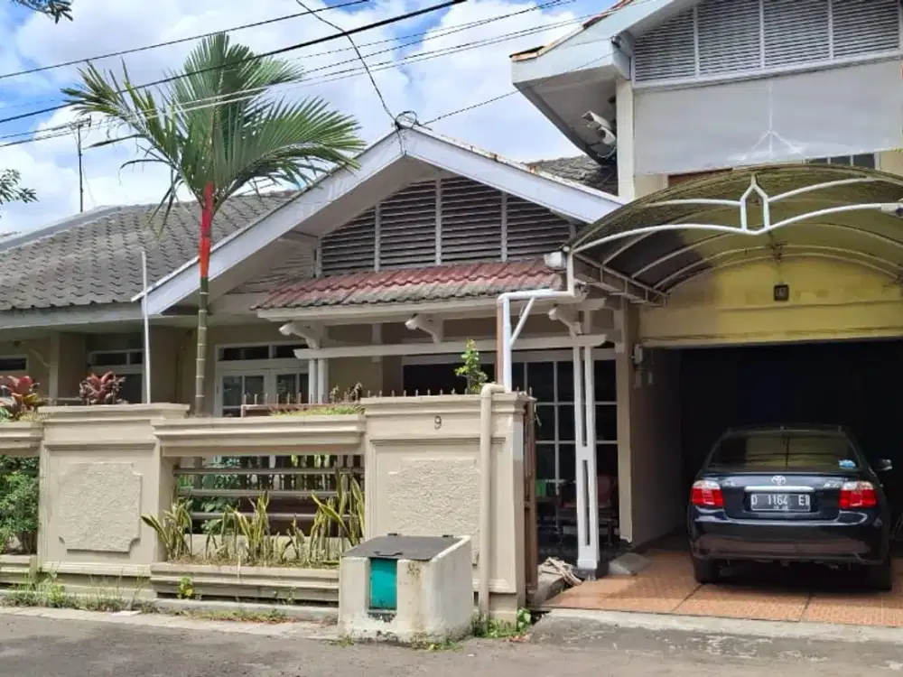 Rumah Terawat 2 Lantai di Turangga Bandung