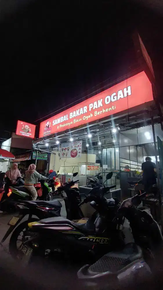 Lowongan WAITERS PEREMPUAN