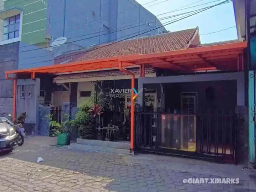 Rumah strategis Di poros jalan Tumenggung Suryo cocok untuk usaha