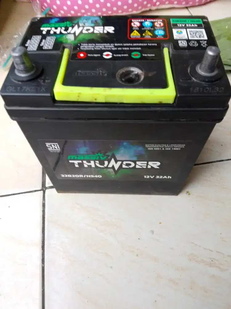 Aki mobil masih baru