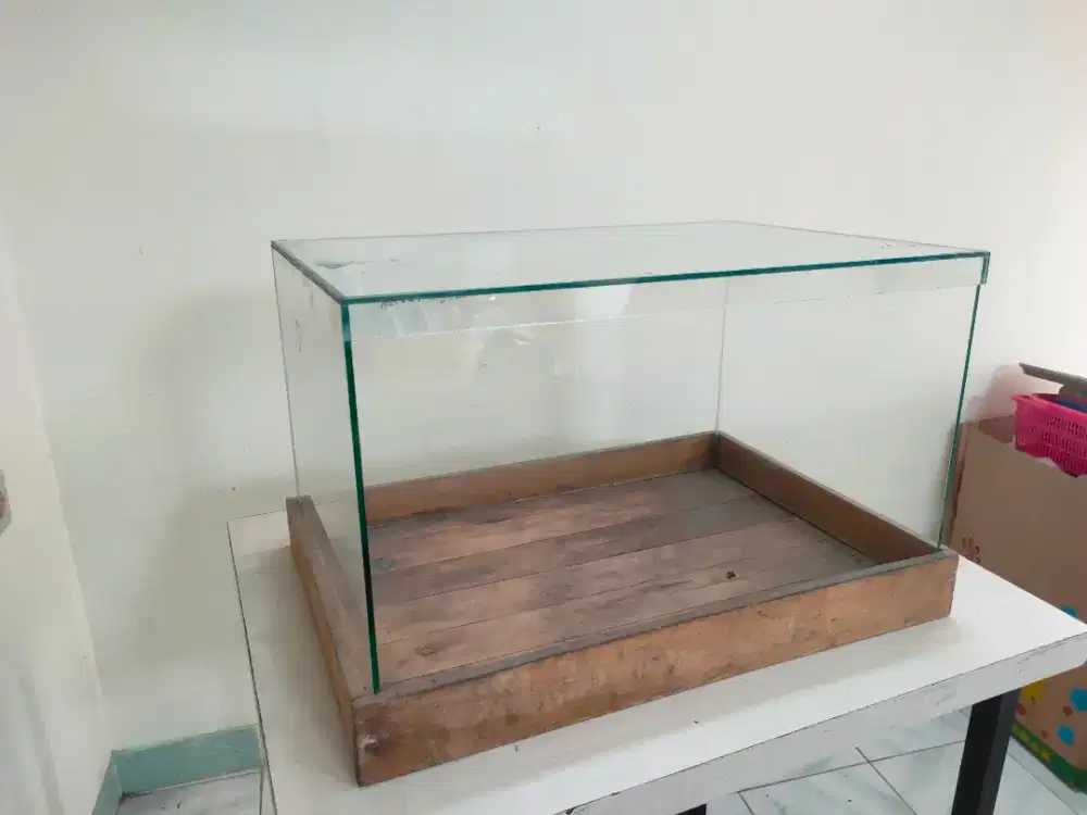 Display gorengan, kaca aquarium