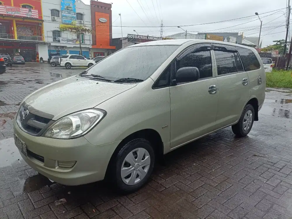 Kijang Innova tipe E manual
