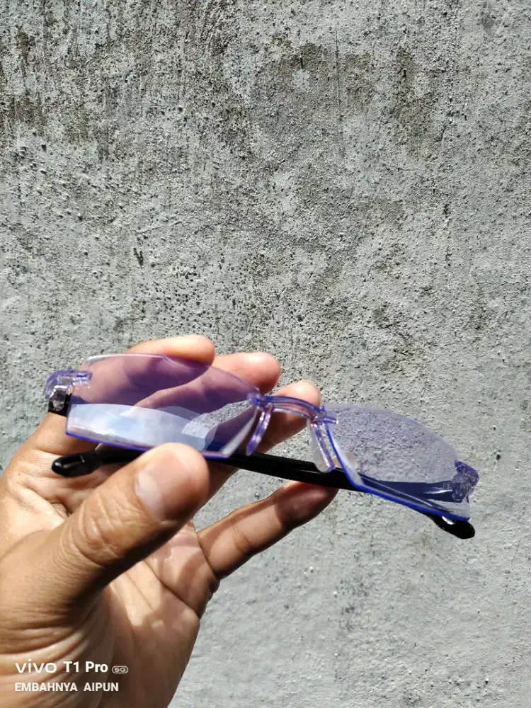 Kacamata mantul maskulin