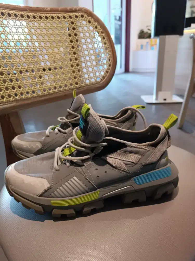 Sepatu Running Mewah Pria