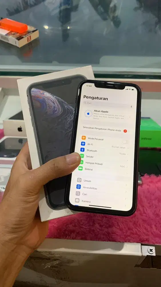 Iphone Xr 64gb bisa semua kartu bh 71% + shadow