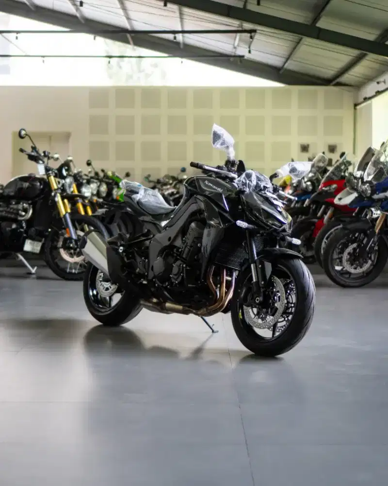 Kawasaki Z1100 Sugomi Ebony /Metallic Carbon Grey 2026 Brand New