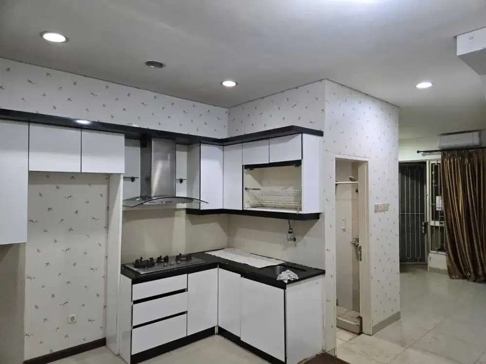 Disewa Rumah Layar Permai Pik 4x12 bangunan 2 lantai