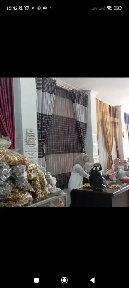 Menerima pesanan pembuatan gorden kaca rumah.