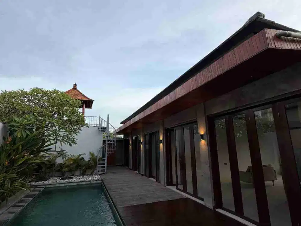 Rent Villa Br Gress 260m2 Ada Rooftop View Sawah Furnish Tumbak Bayuh - Thumbnail 2