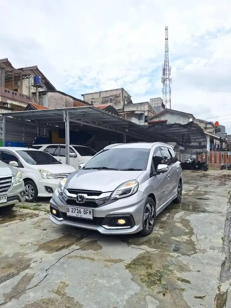 honda mobilio RS AT tahun 2015 istimewa tgn pertama