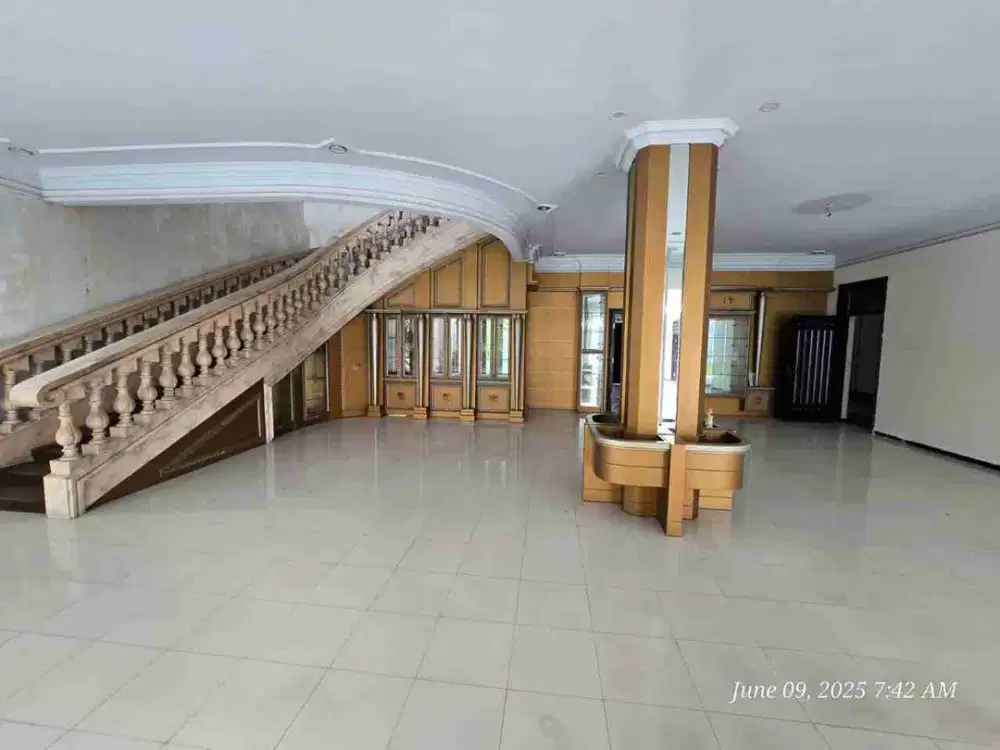 BEST LOCATION! DISEWAKAN RUMAH KOMERSIAL NOL JALAN RAYA MANYAR KERTOARJO