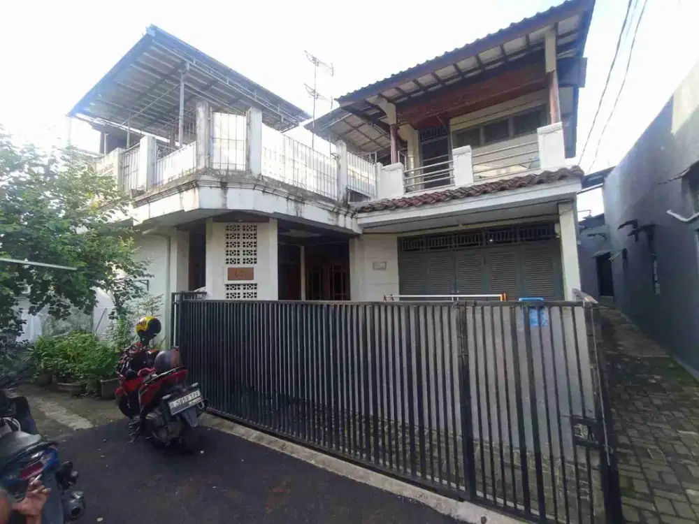 Rumah siap huni 2 lantai di Jatiwaringin pondok gede