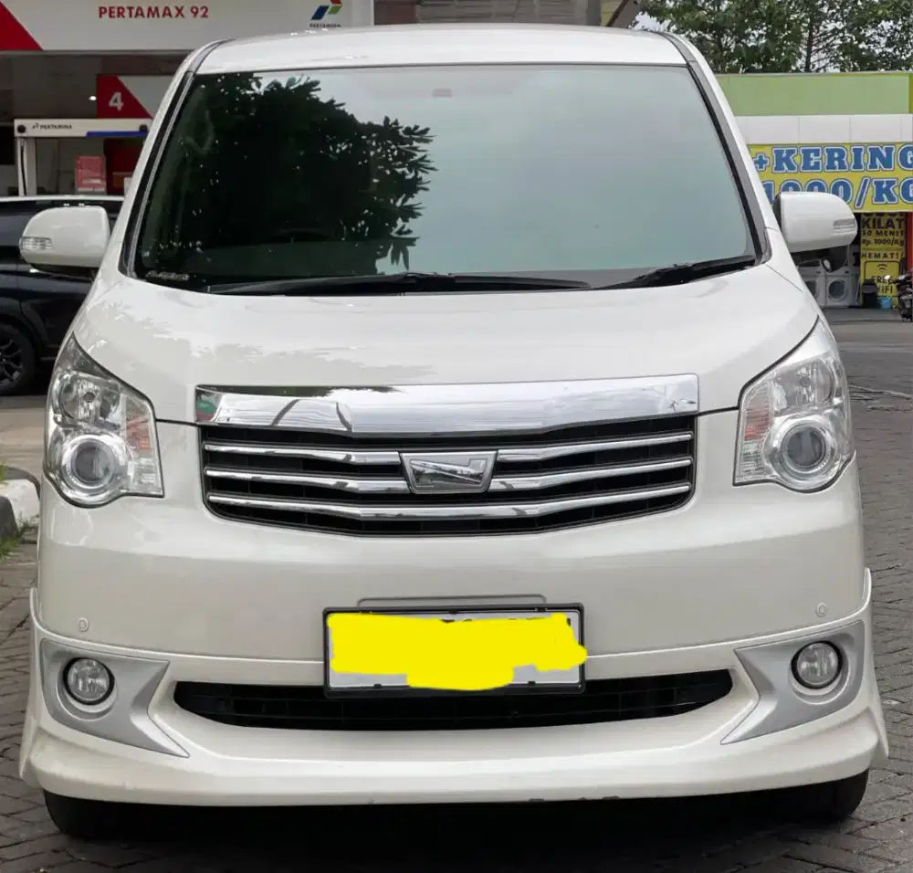 Toyota Nav1 V 2013 Automatic