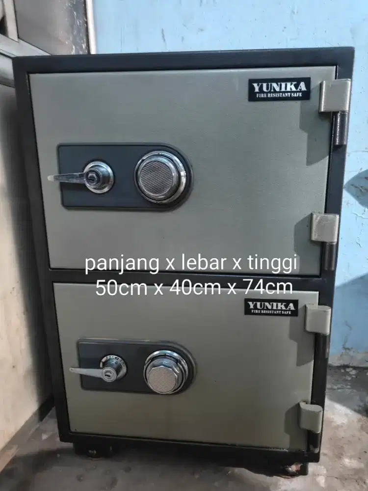 Brankas isi dokumen2 atau benda berharga