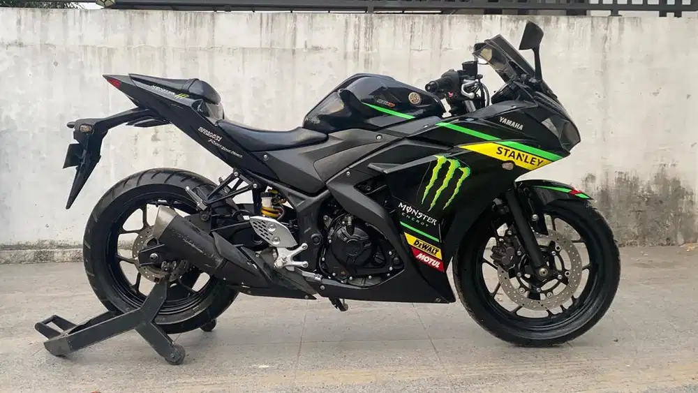 R25 - Plat BL Banda Aceh. Warna Hitam Tahun 2015.