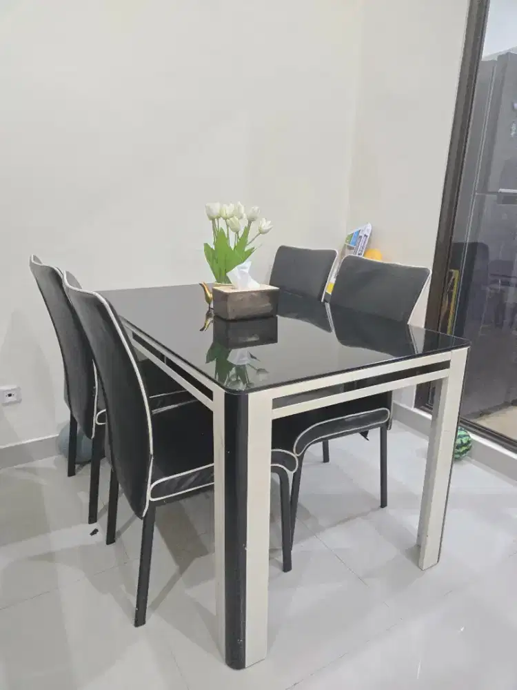 Meja makan 4 kursi by informa