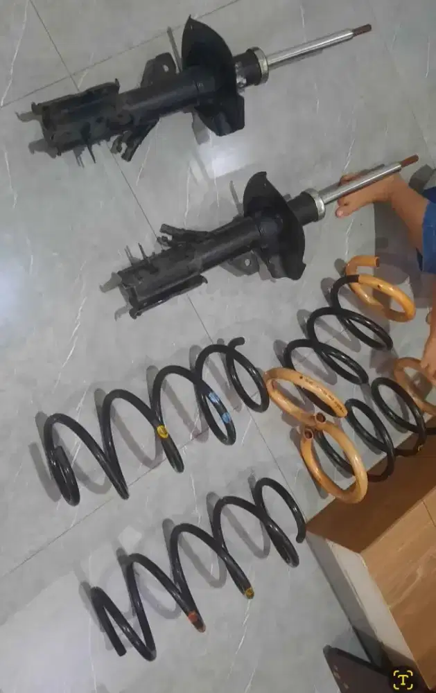 Shock breaker Nisan Serena C26