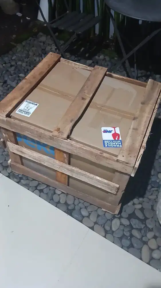 Kardus dan packing kayu