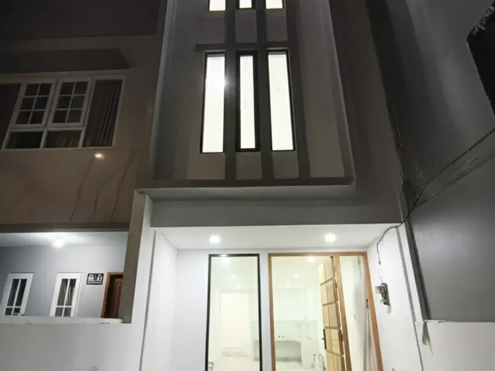 RUMAH BARU 3 LANTAI SIAP HUNI TAMAN PALEM LESTARI JAKARTA BARAT