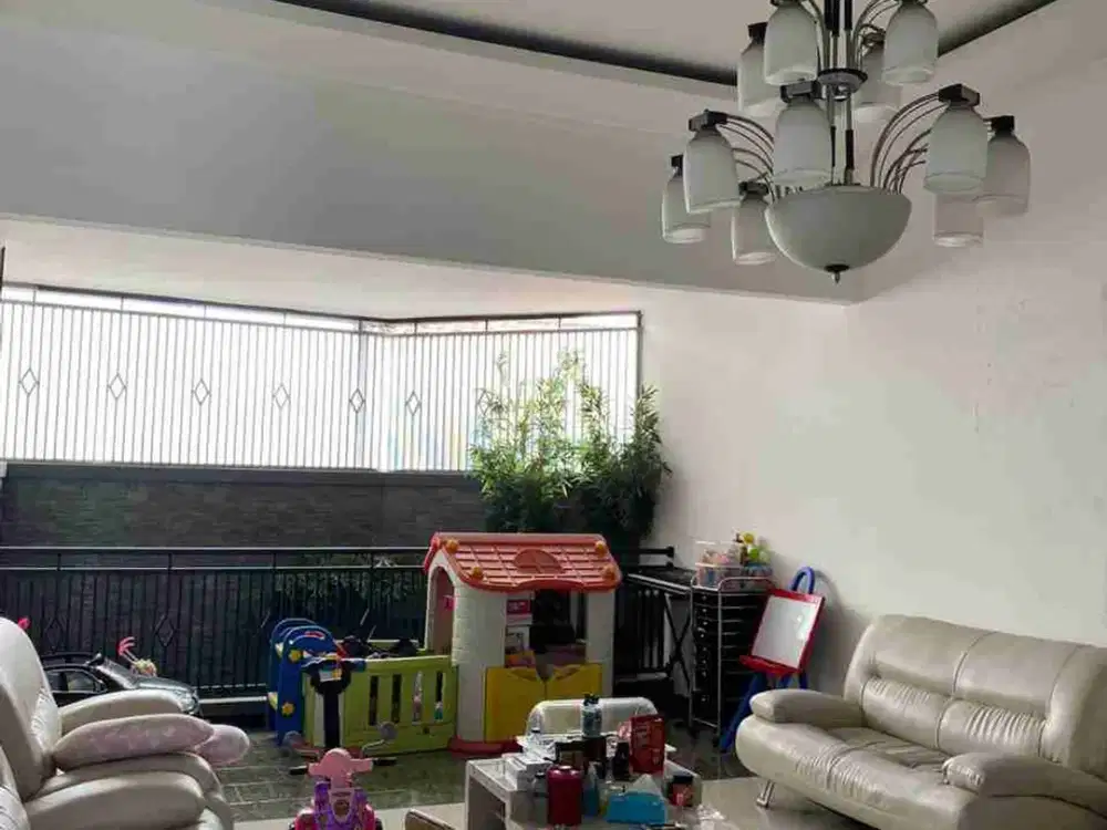 Dijual Rumah 2 lantai Siap Huni Sayap BKR