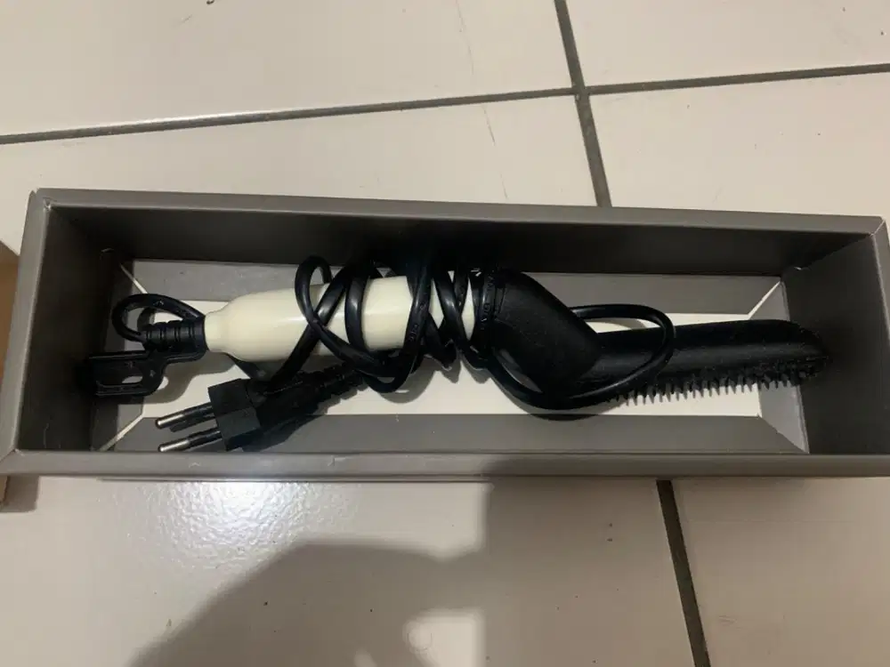 Pelurus rambut jenis sisir