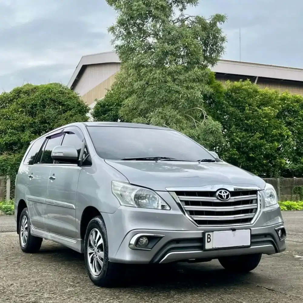 Innova 2.0 V AT 2015