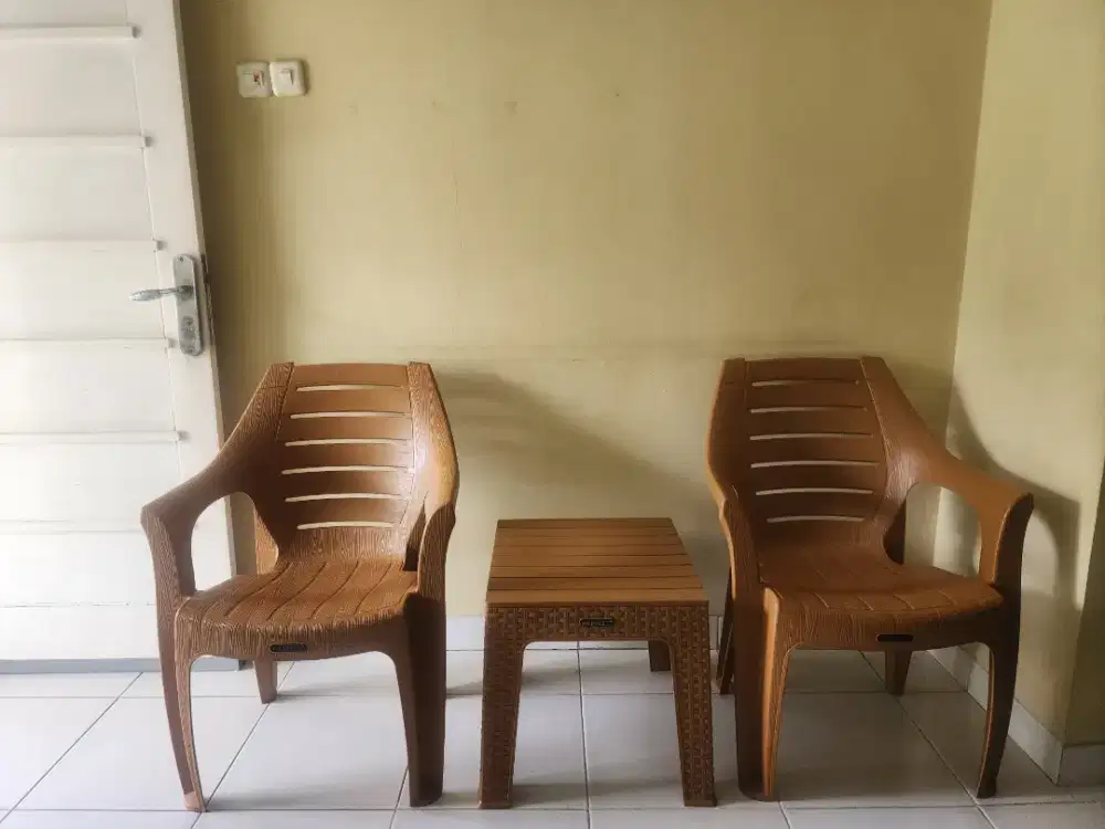 Kursi dan Meja Napolly Satu Set