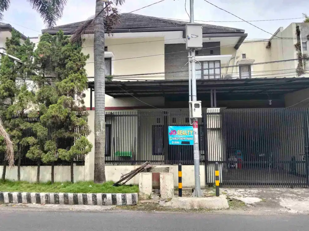 Rumah 2 lt modern, struktur kokoh, lokasi di jalan utama, cocok utk usaha dan hunian, strategis,dekat area komersil, ke jln Soeta dekat