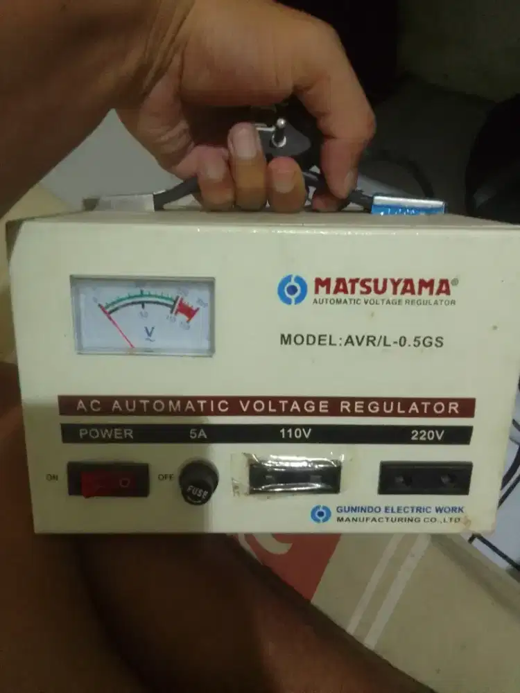 stabilizer listrik 220 VA matsuyama