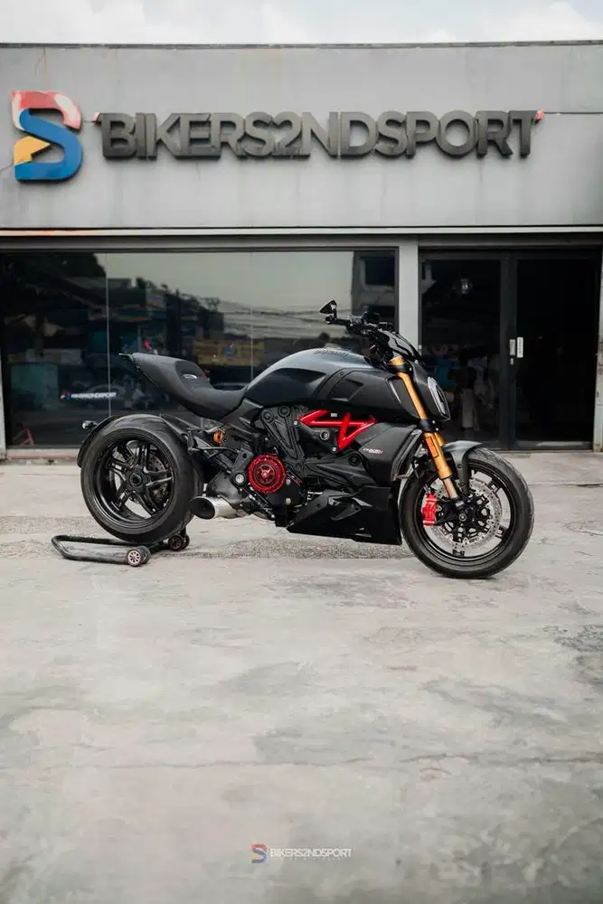 DUCATI DIAVEL 1260S zx r6