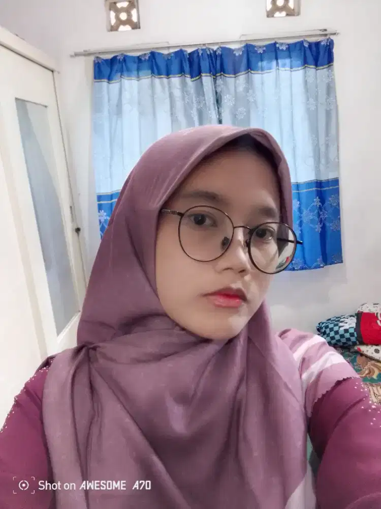 Mencari lowongan kerja host live streaming