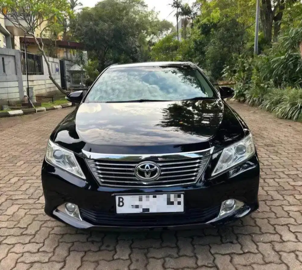 Toyota Camry V 2.5 AT 2012