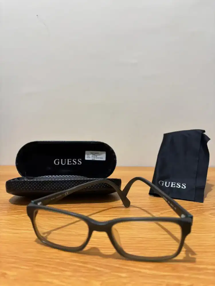 KACAMATA GUESS ORIGINAL