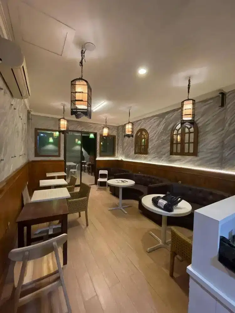 Lowongan Pekerjaan Staff cafe (waiter + helper)