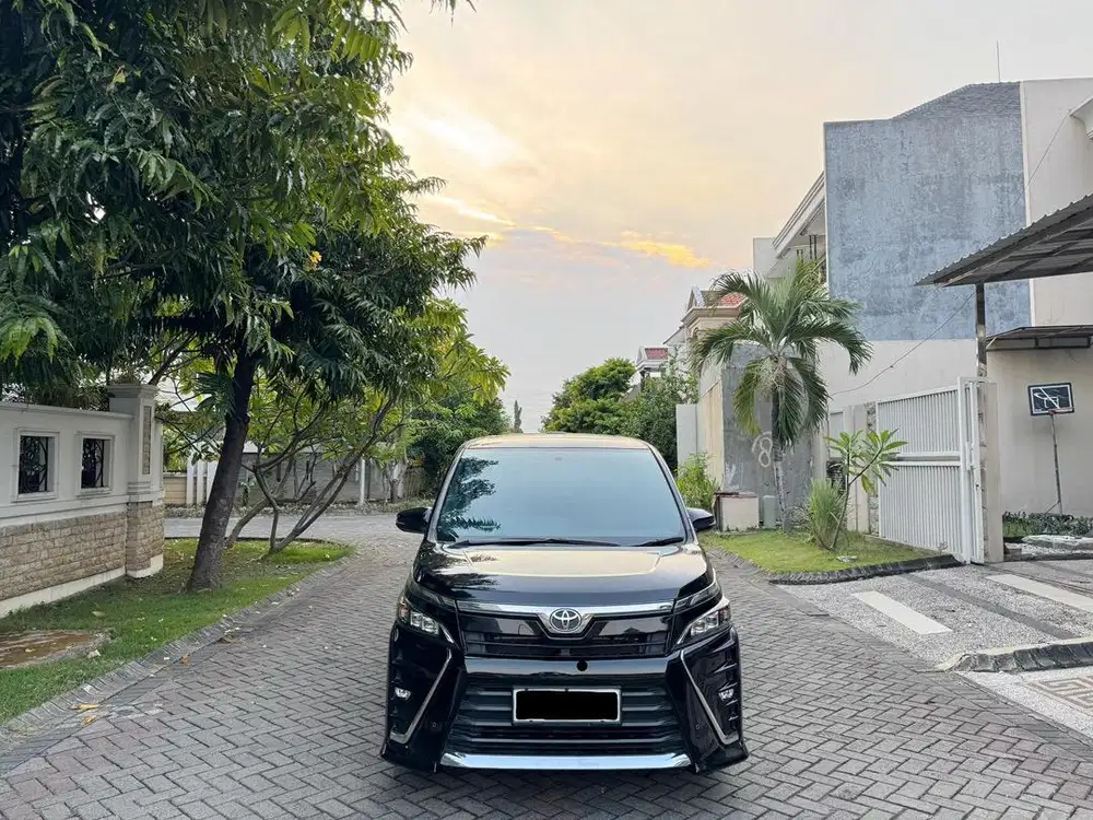 Toyota Voxy 2.0 Matic 2018 Hitam Plat N