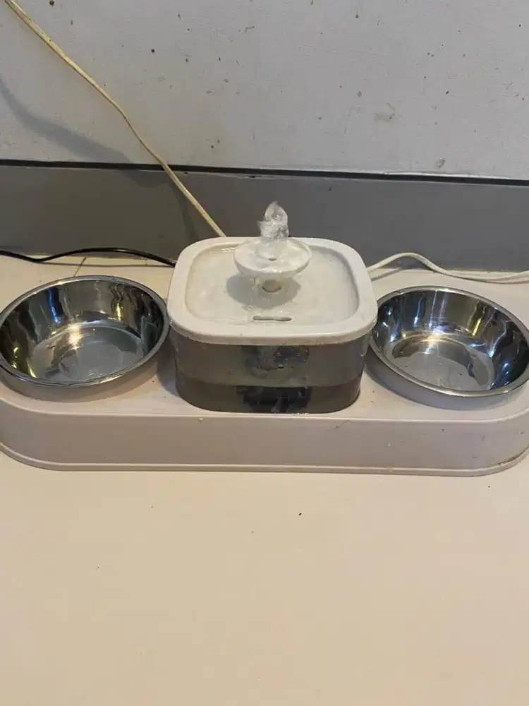 Tempat makan double dan minum air mancur  anabul