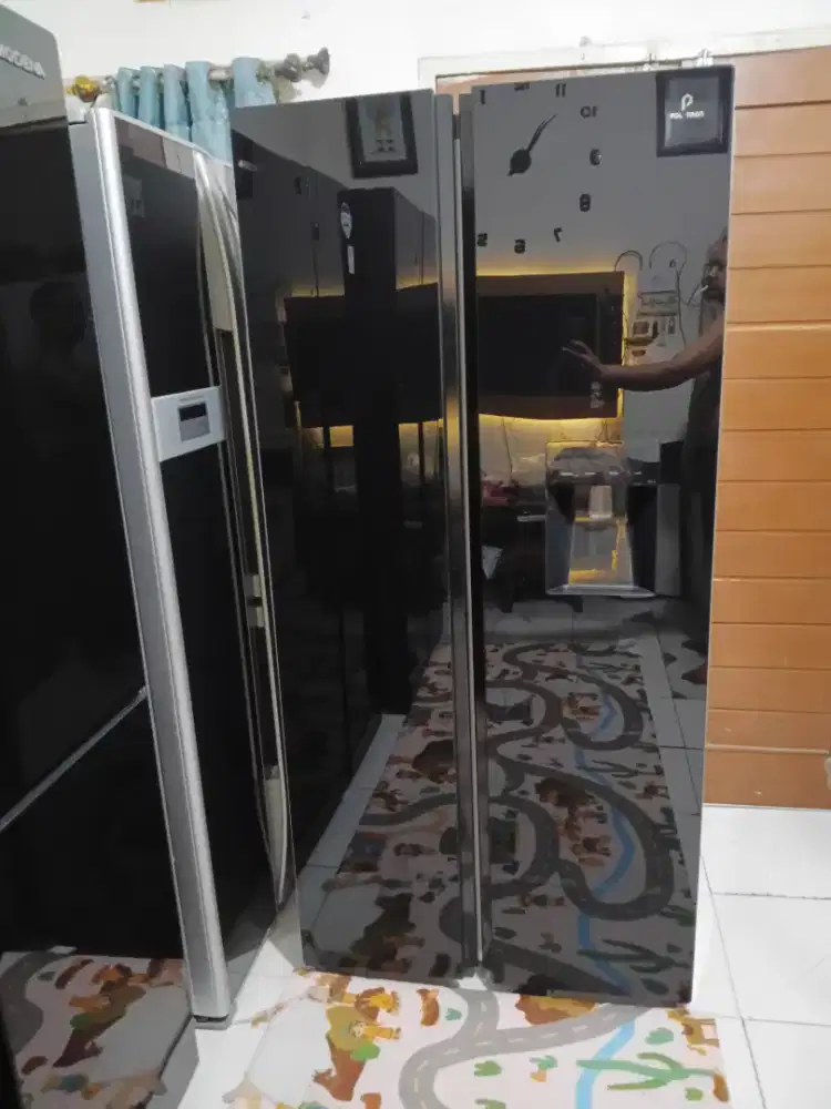 Dijual kulkas side by side polytron full ori blm pernah service