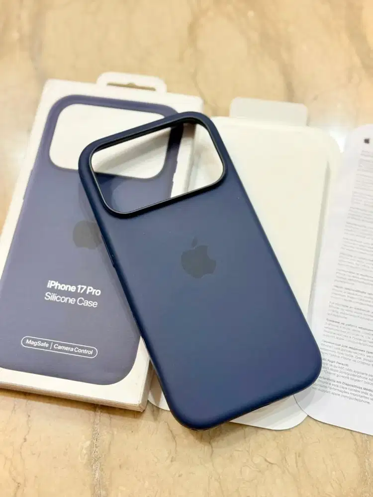 Silicone Case Midnight iphone 17 PRO Magsafe Original Apple